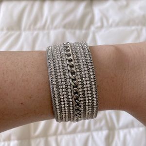 Beautiful Express turn lock cuff